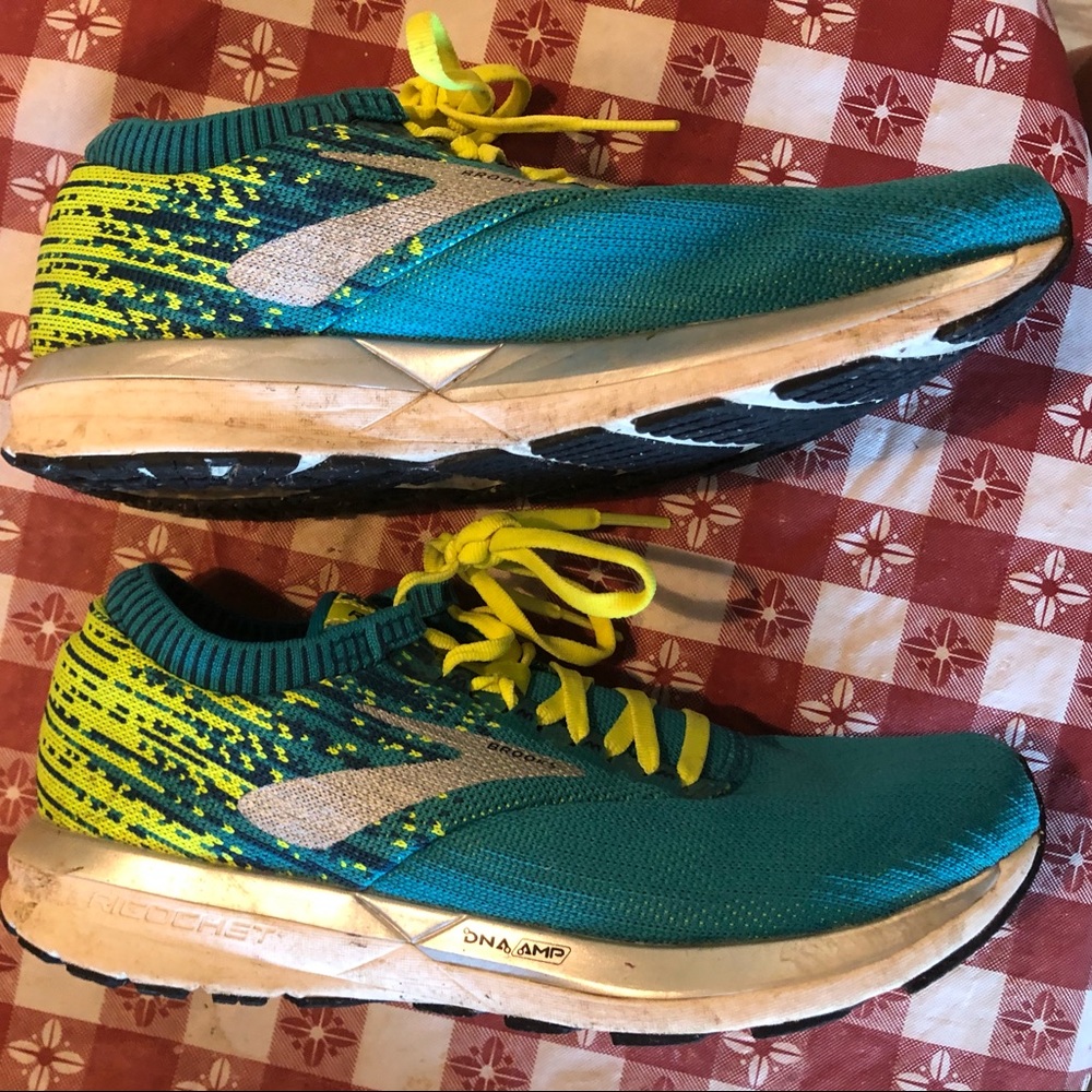 Brook’s women’s running shoes size US 8.5 EUR 40